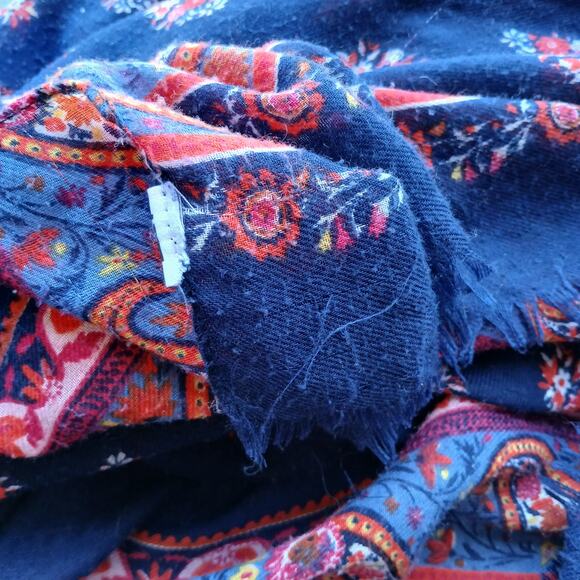 Floral Paisley Scarf navy blue red 6ft 72"L 32"W warm fringe - Picture 5 of 9